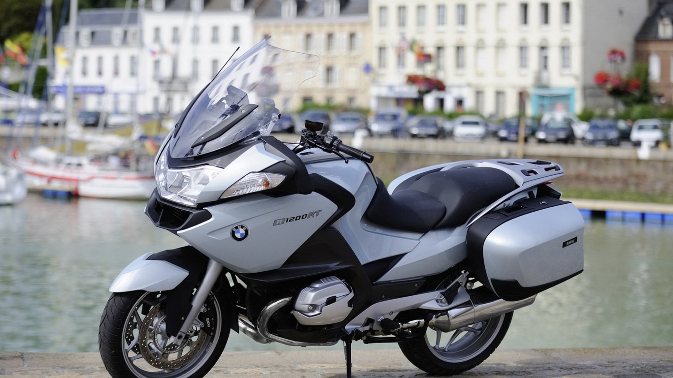 БМВ Р 1200 на пристани