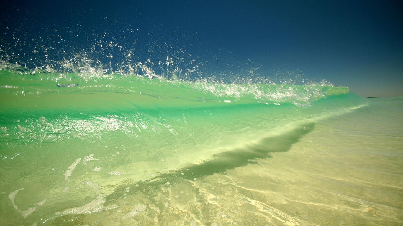 Волны Карибского моря