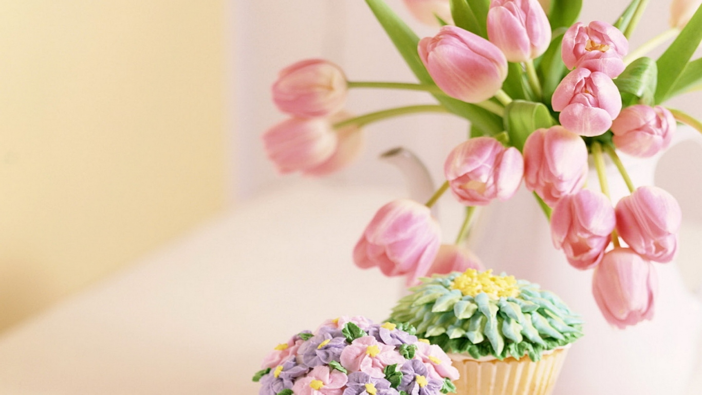 Тюльпаны и пирожные