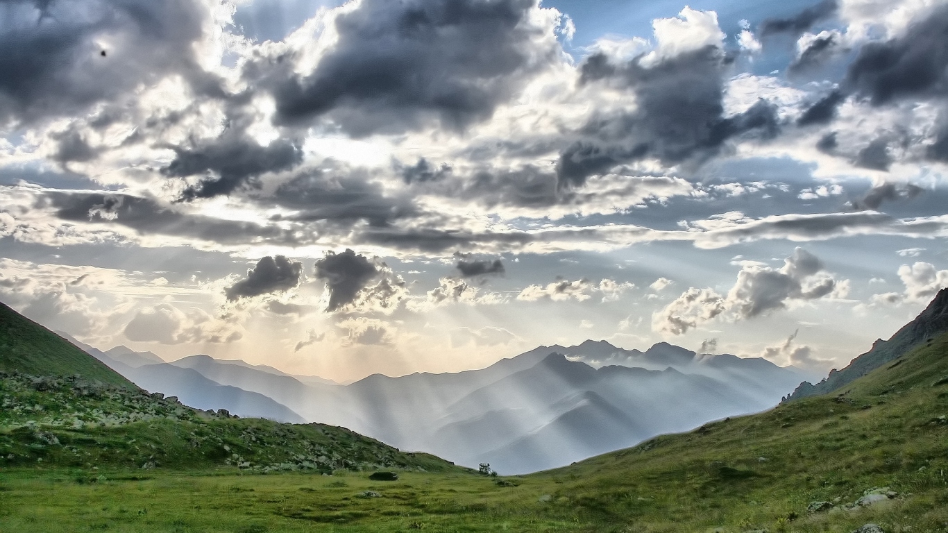 Горы на горизонте