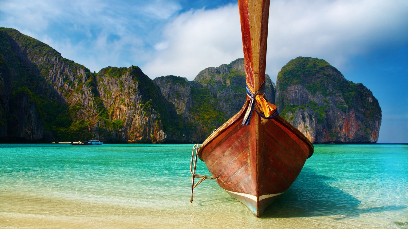 Лодка на берегу