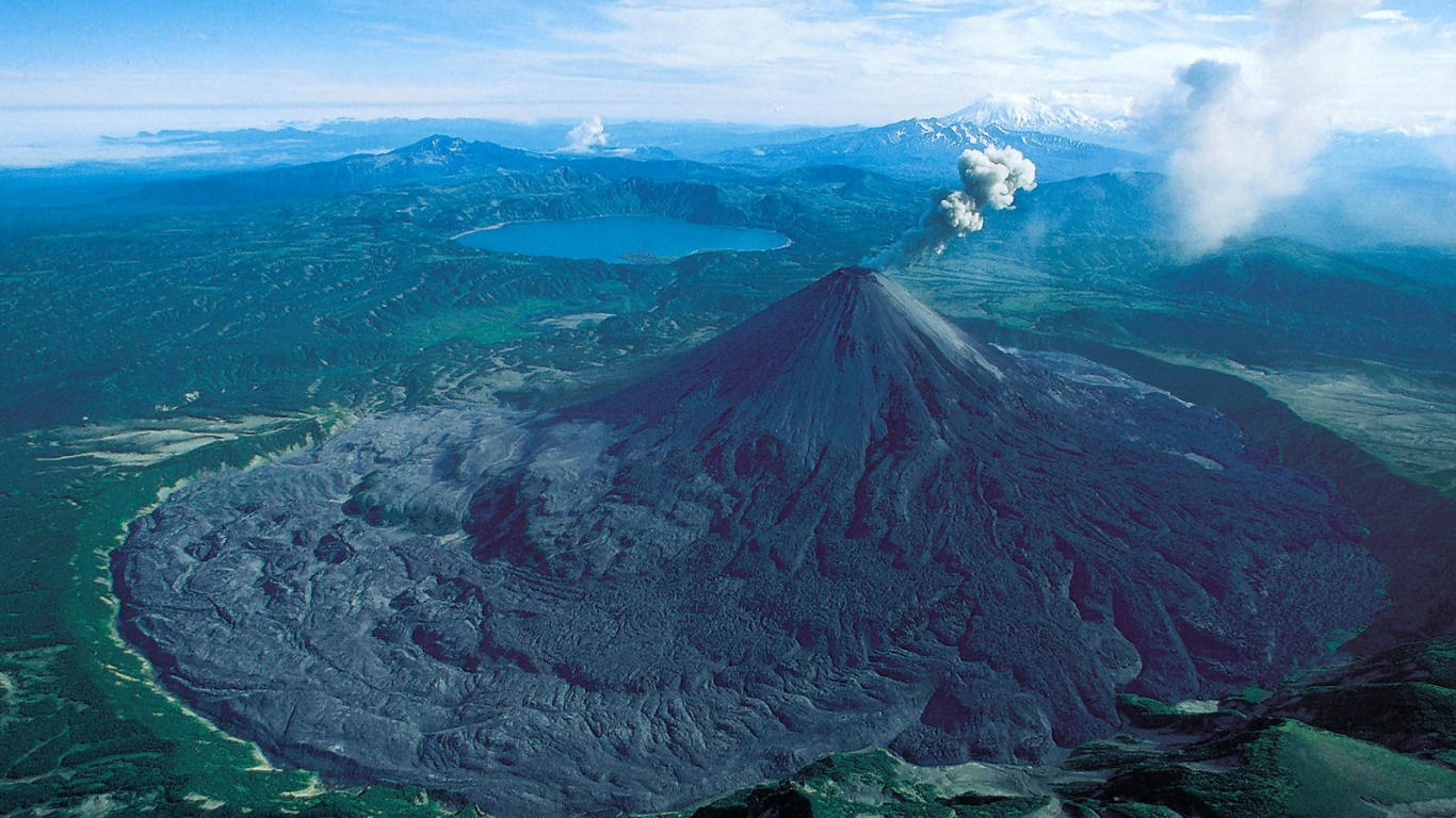 Огромный вулкан