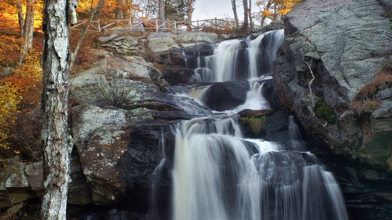 Осенний водопад