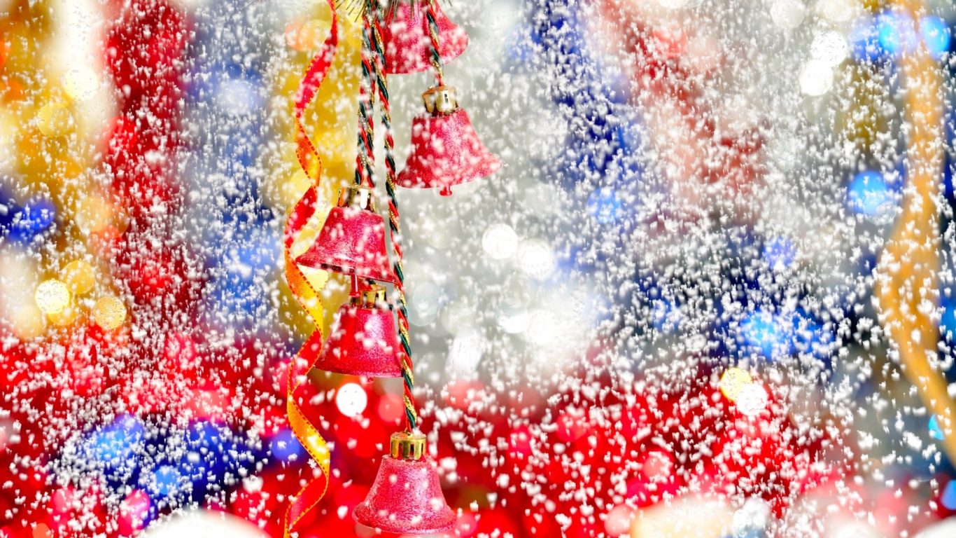 Колокольчики, украшения и снег