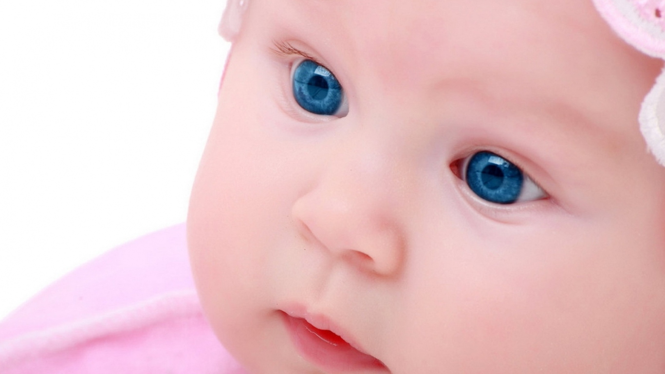 Голубоглазая малышка