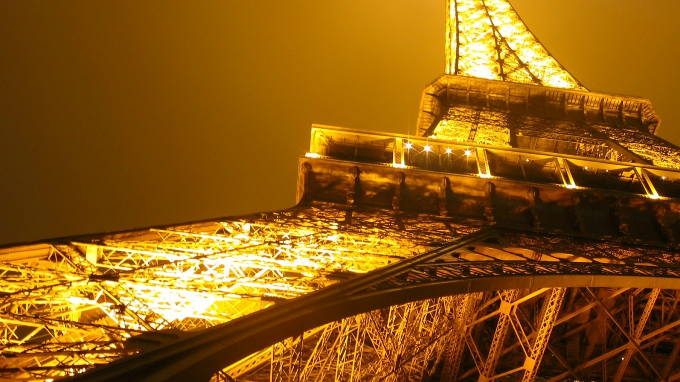 Освещение Эйфелевой башни