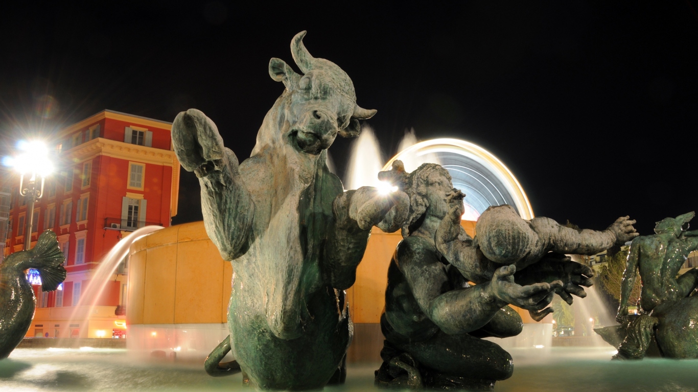 Фонтан со скульптурами