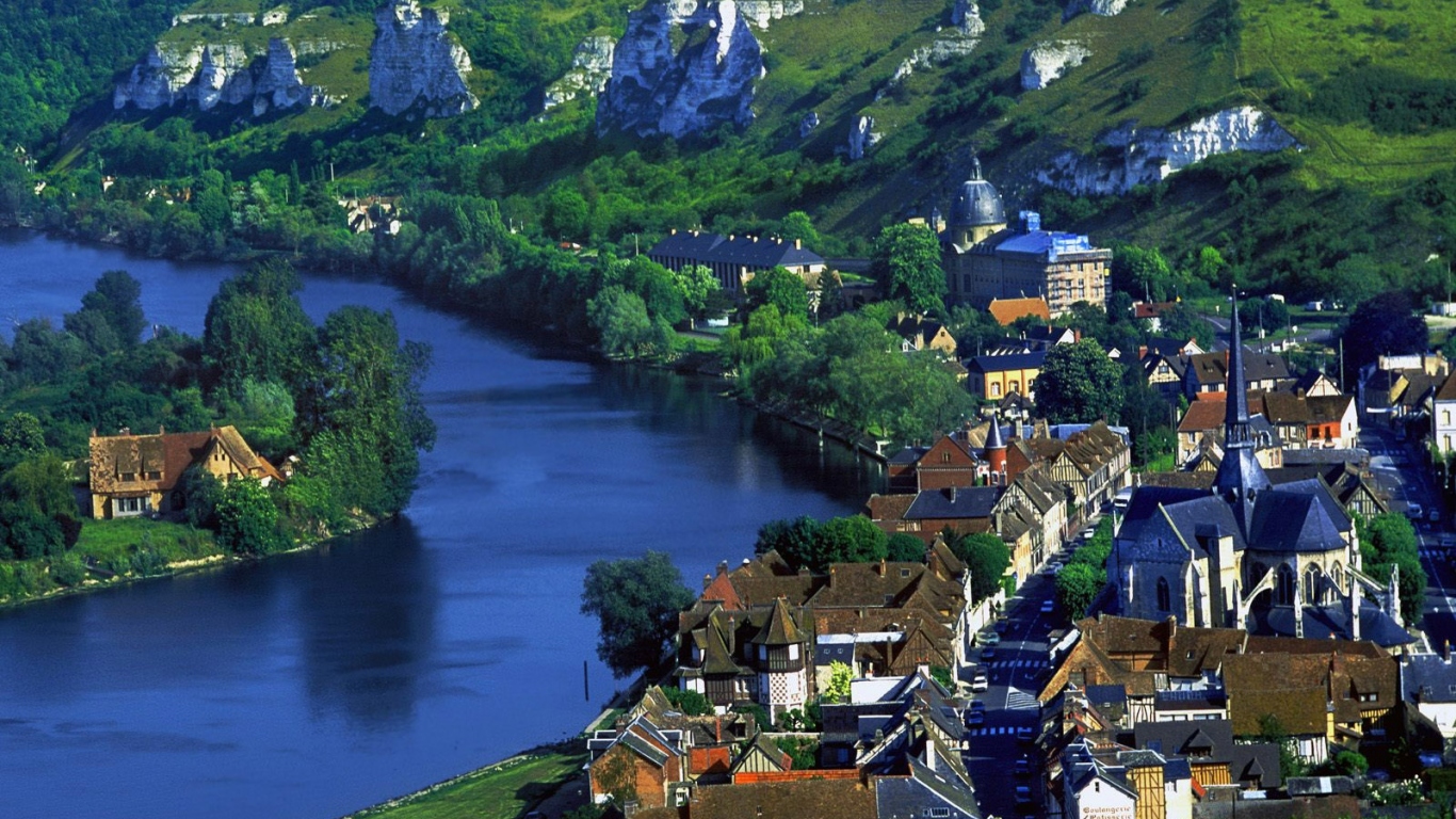 Деревня на берегу Сены