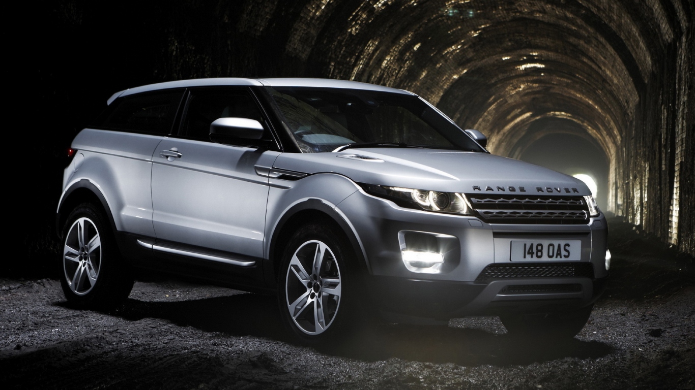 Range Rover Evoque в тоннеле