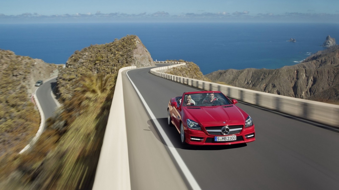 red Mercedes-Benz-SLK