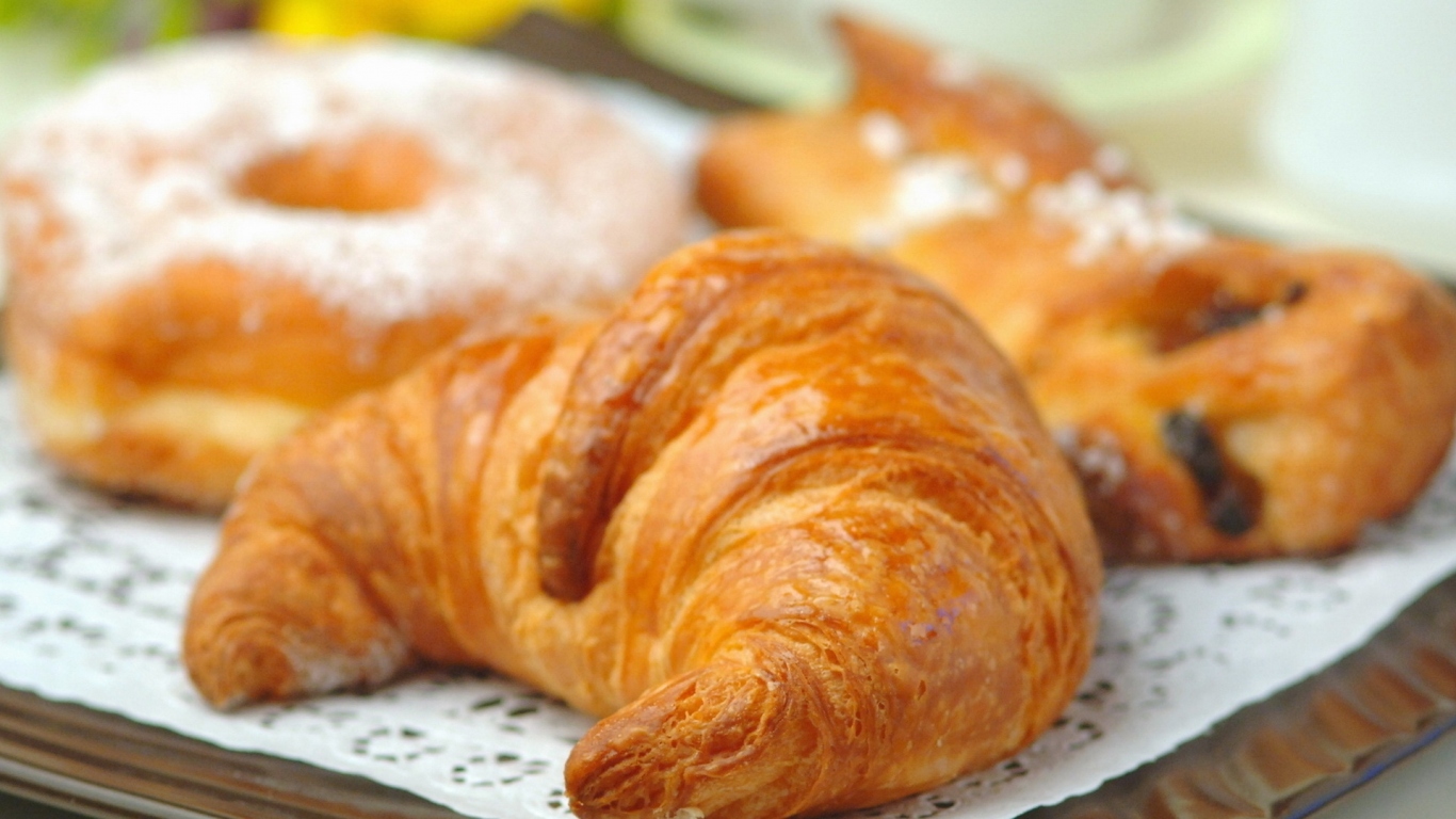 Круассан и пончик