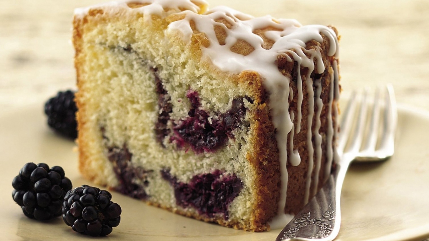 Кекс с ежевикой
