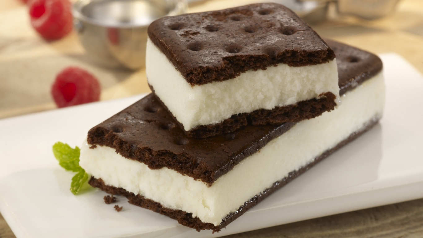 Мороженое с печеньем