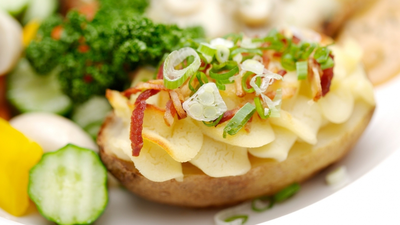 Чипсы с луком и беконом