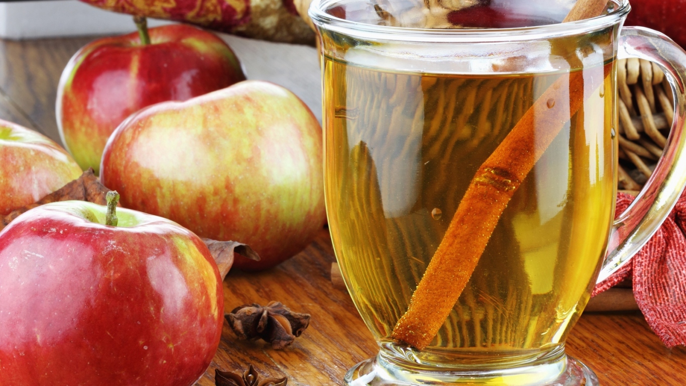 Яблочный сок с корицей