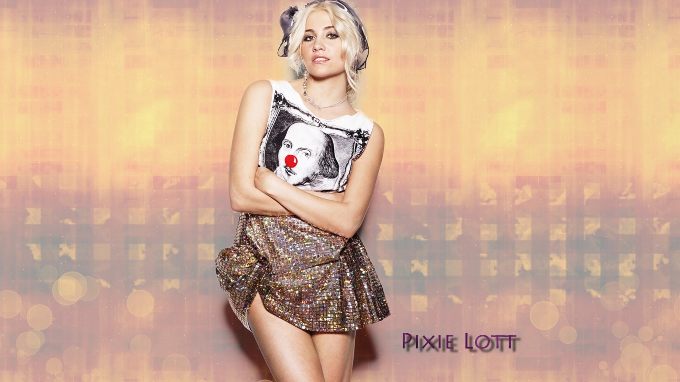 Pixie Lott в платье