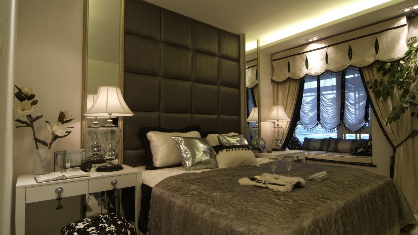 Большая кровать в спальной