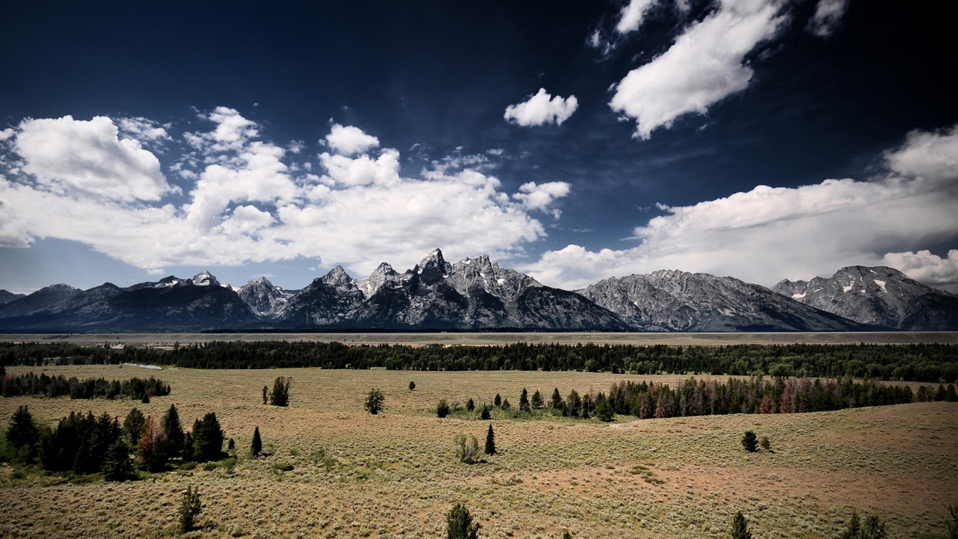 Горы на горизонте