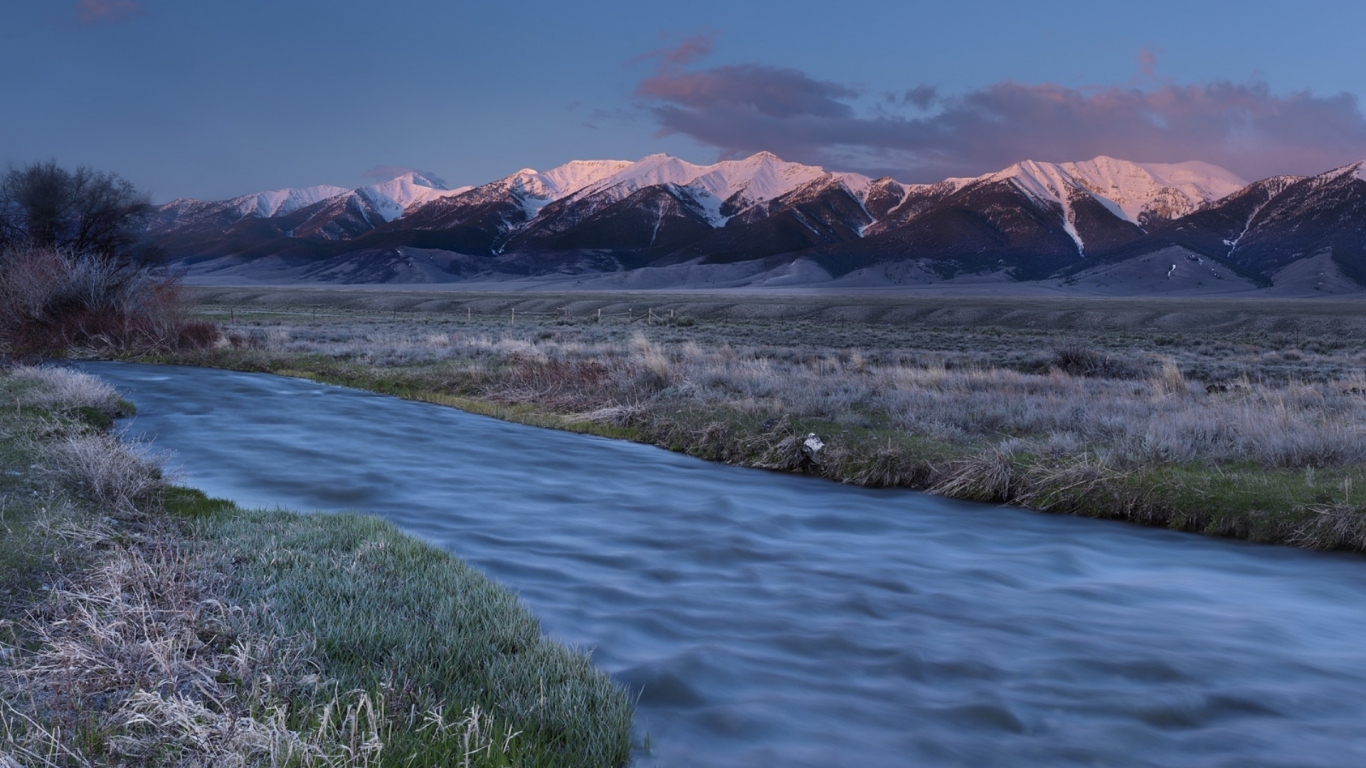 Горы на горизонте