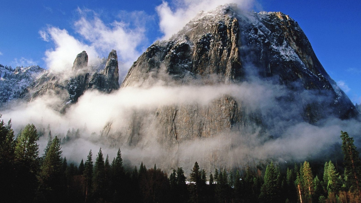 Скалы в тумане