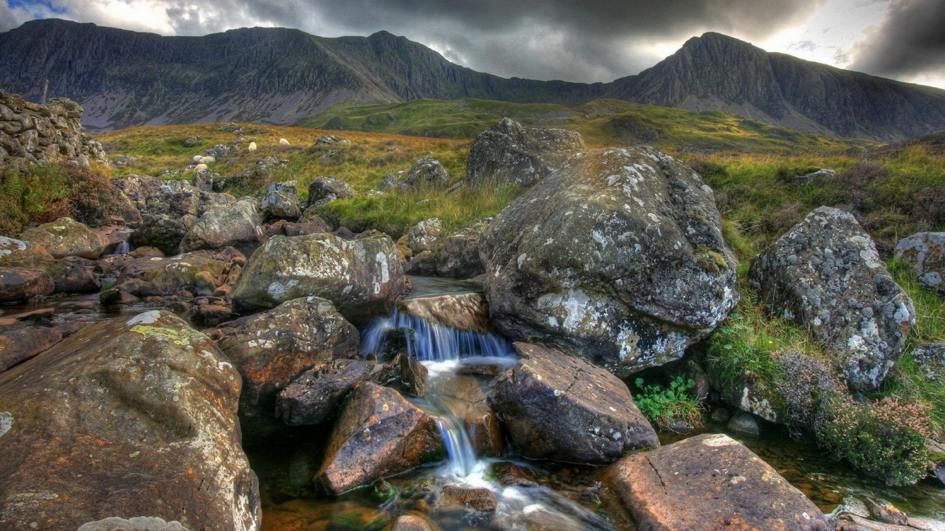 Ручей среди камней