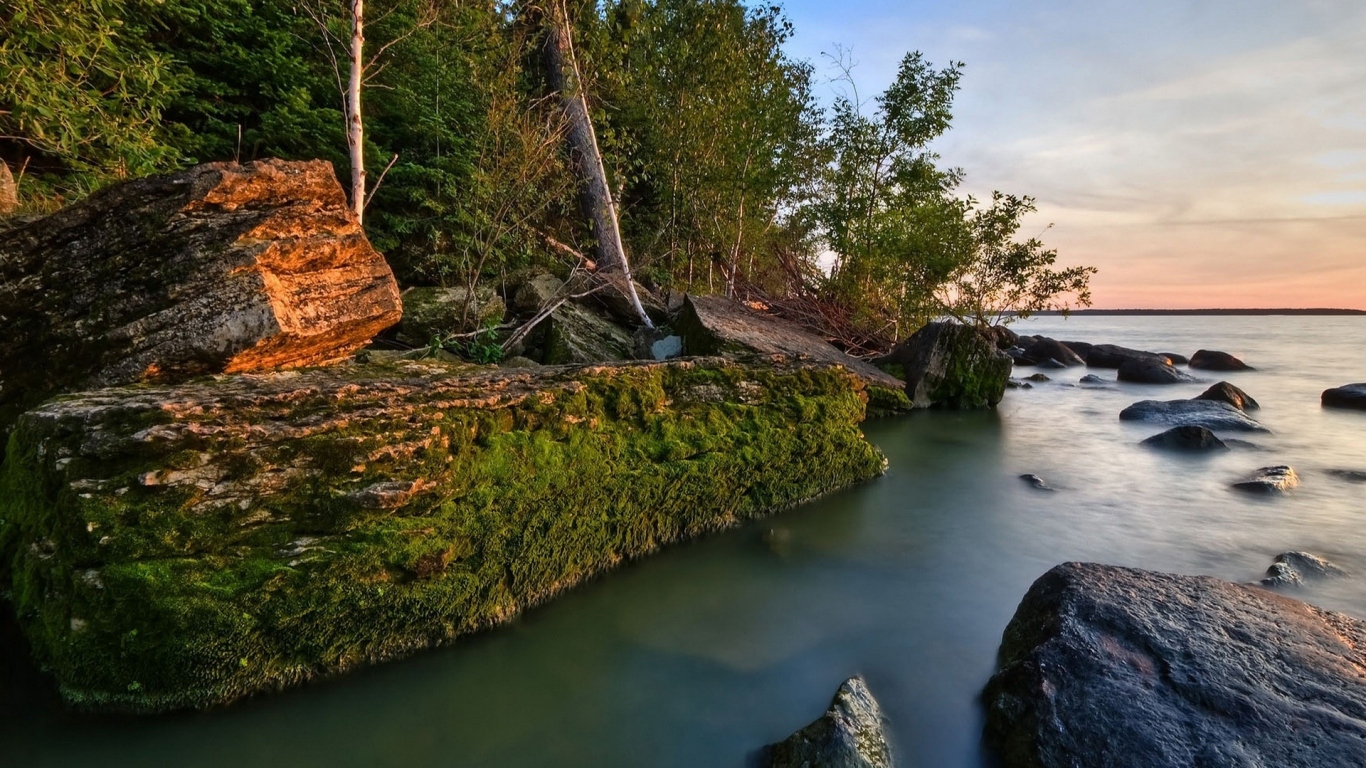 Озеро, лес, камни