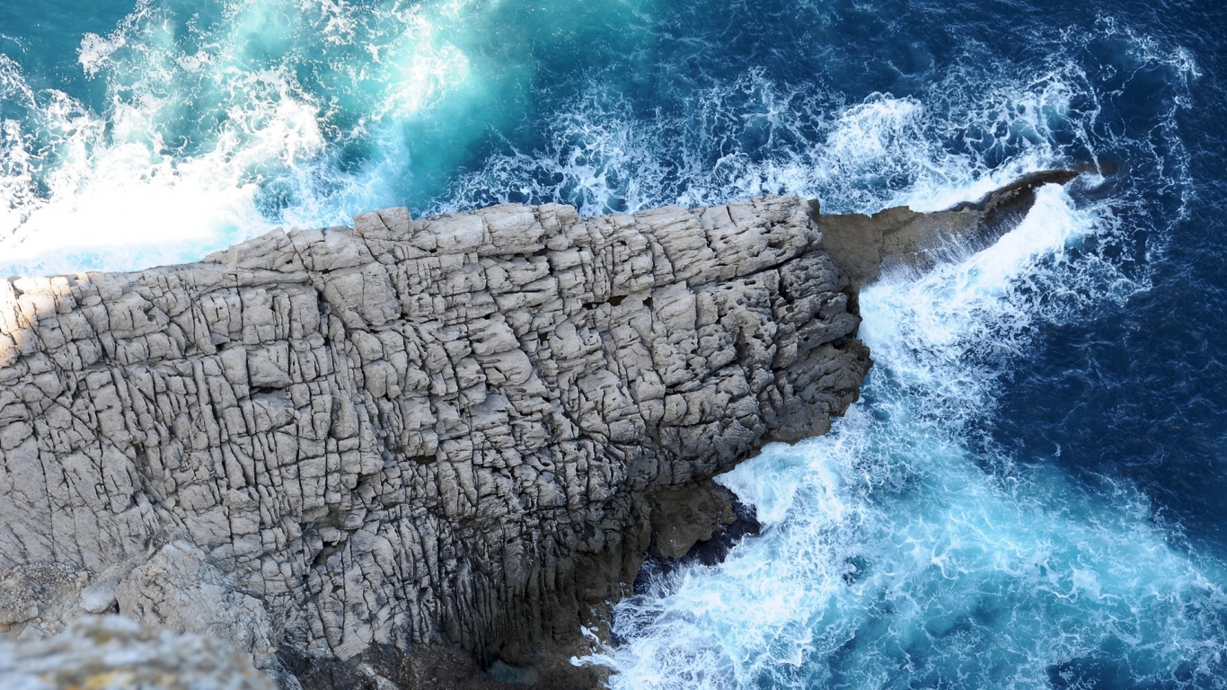 Скалы и волны