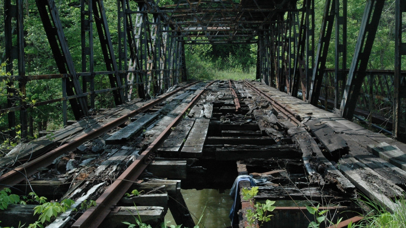 Разрушенная железная дорога