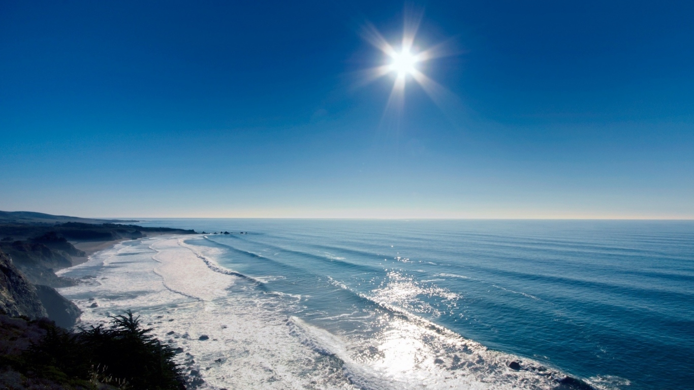 Палящее солнце над морем