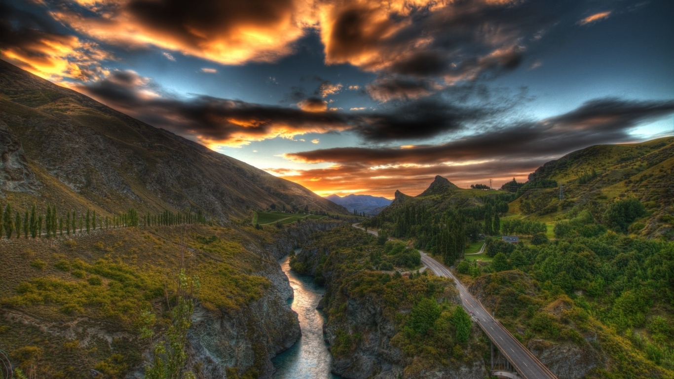 Речка и дорога