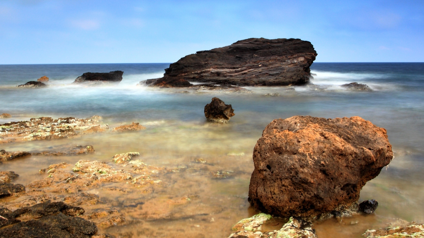 Камни над водой