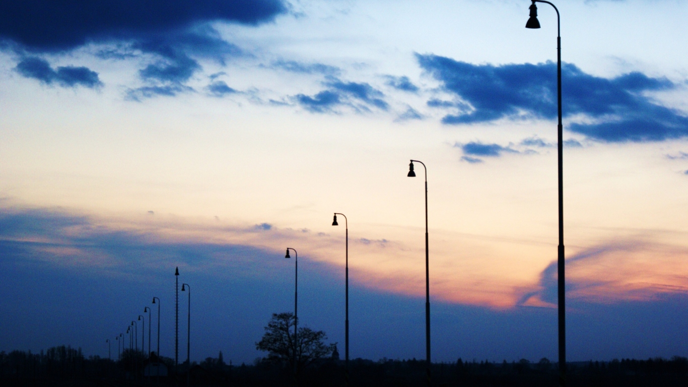 Фонари на закате