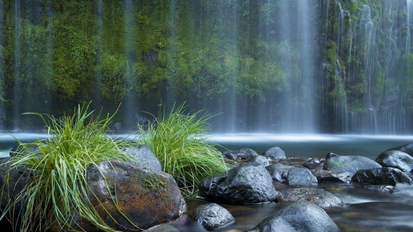 Стена водопада