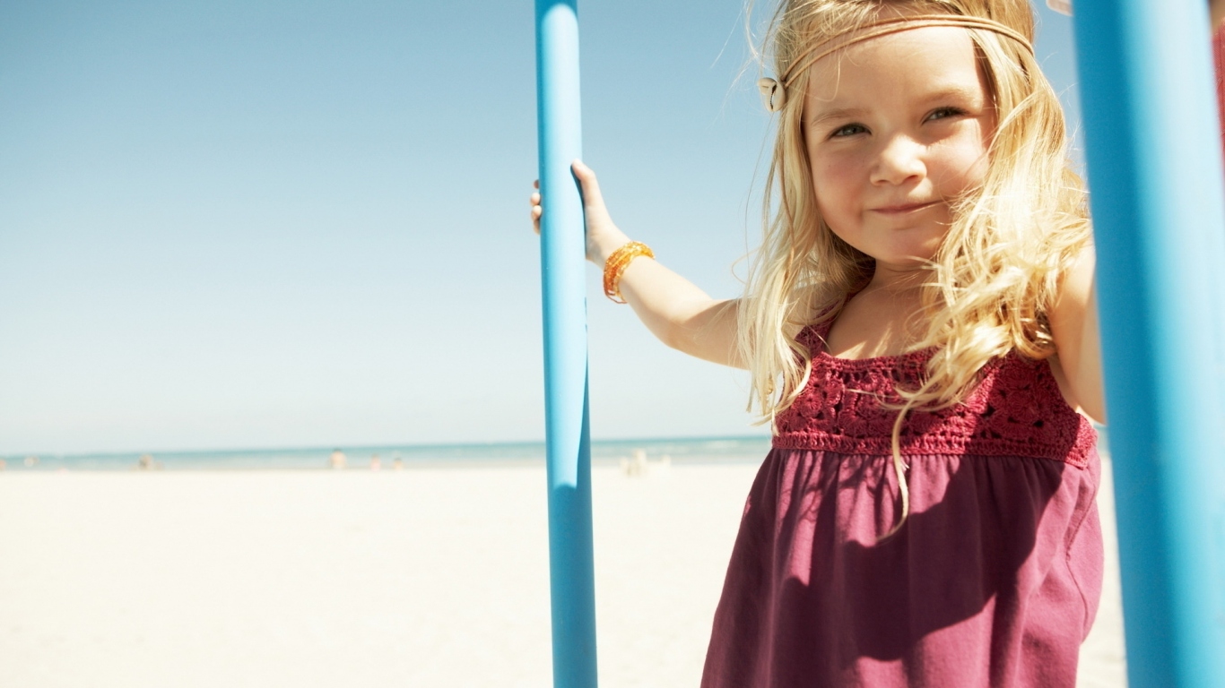 Девочка на пляже