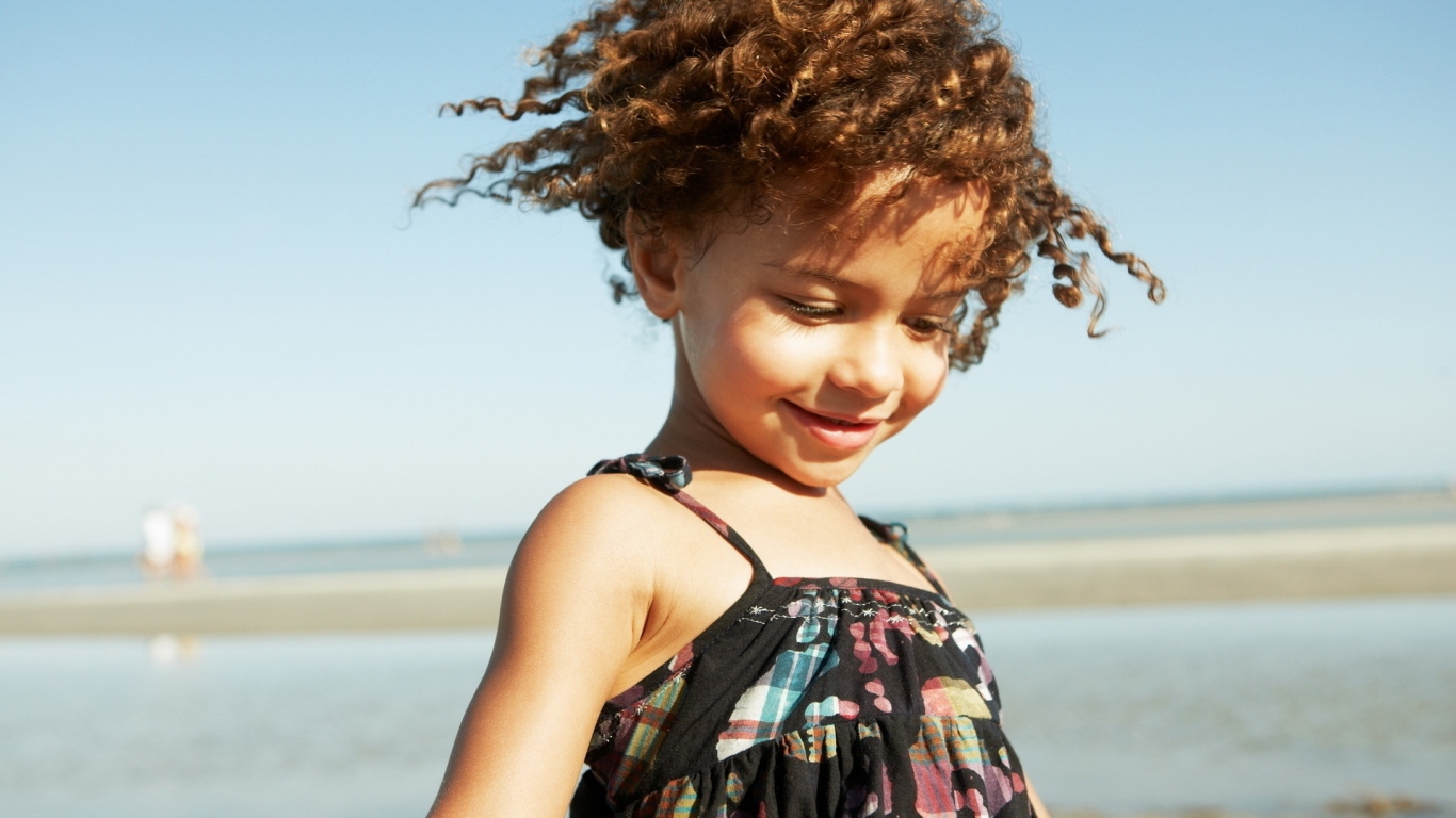 Девочка с кудряшками