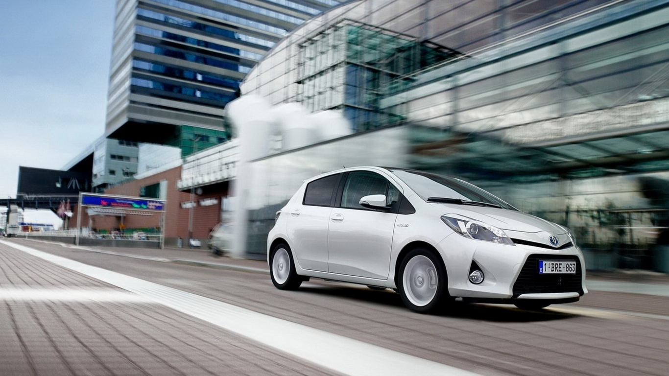 Toyota Yaris Hybrid 2013