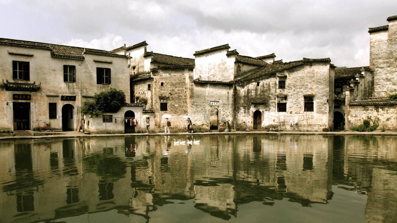 Старый город на берегу