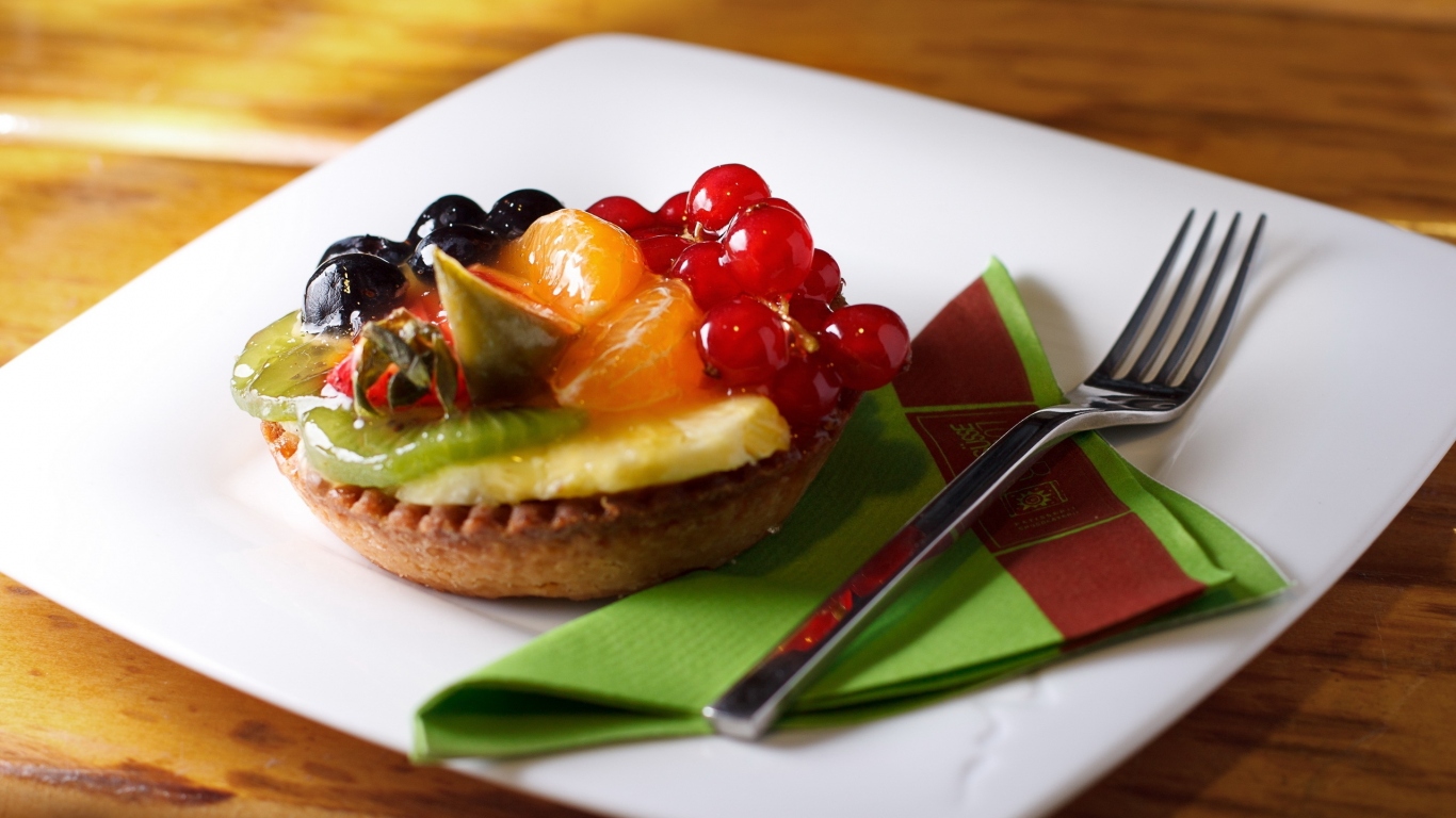 Фруктово-ягодное пироженое