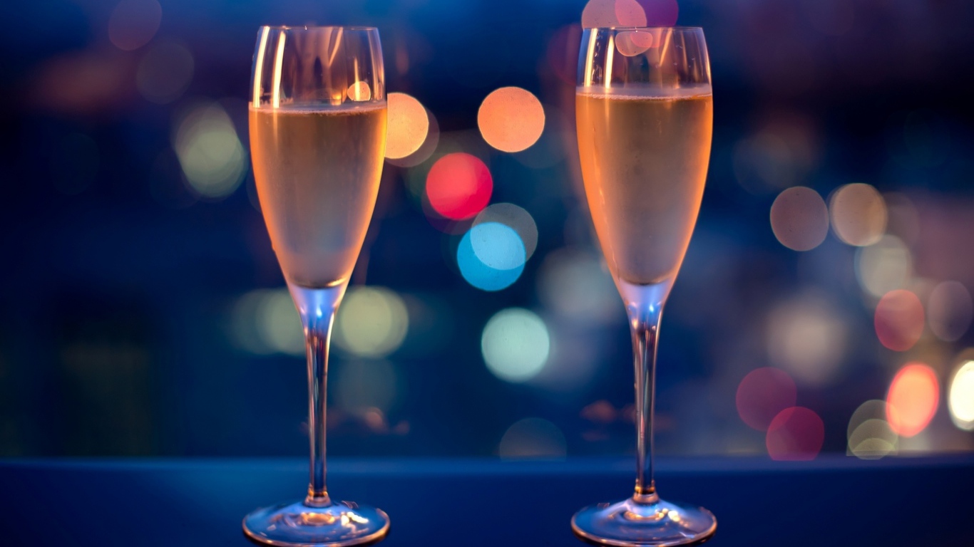 Два бокала с шапманским