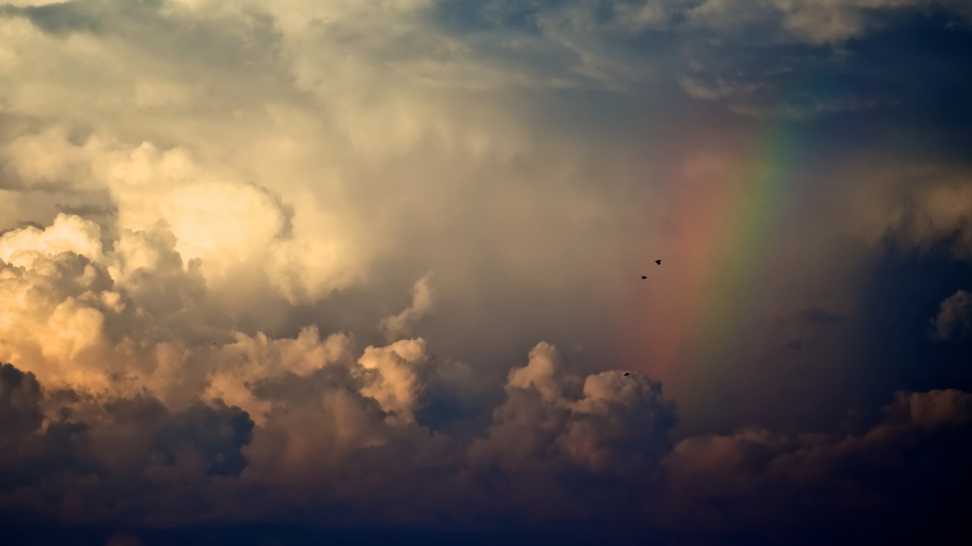 Облака и радуга