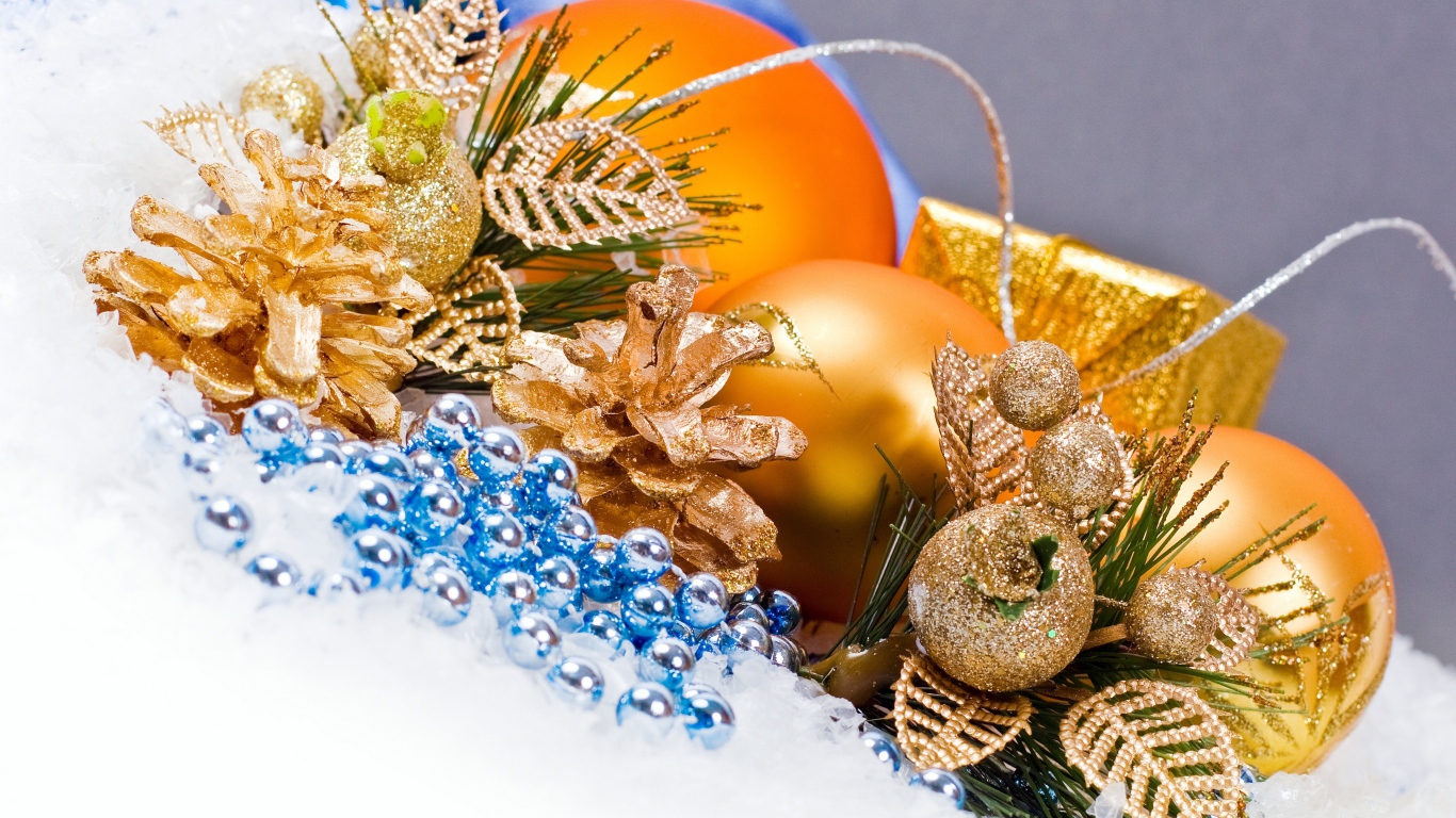 Золотые шары и шишки