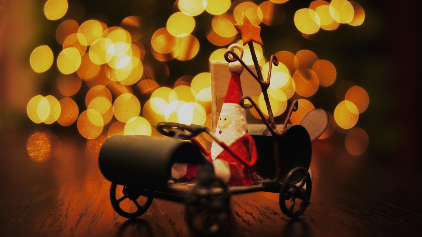 Игрушечный Дед Мороз