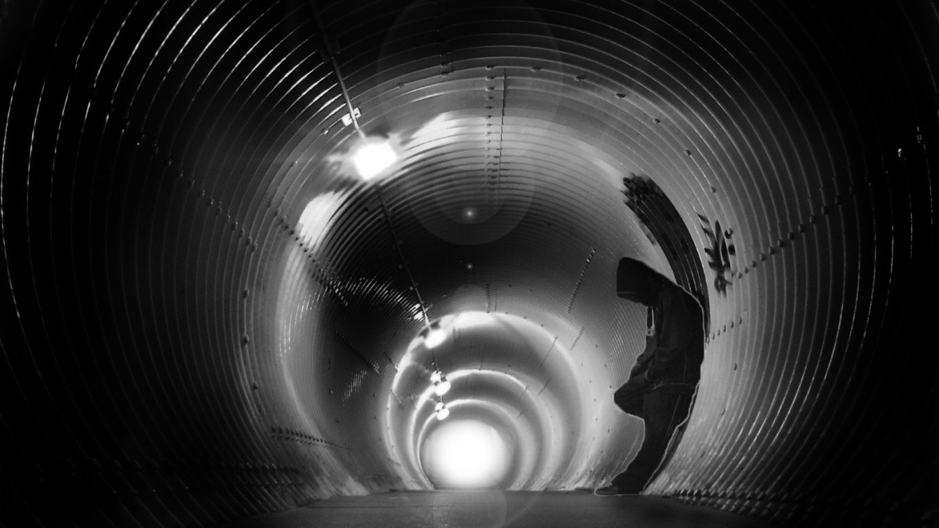 Человек в тоннеле