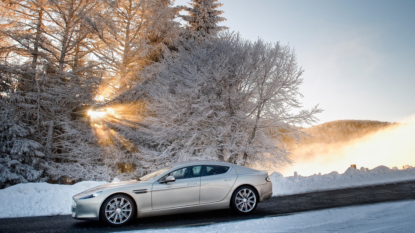 Автомобиль на зимней дороге