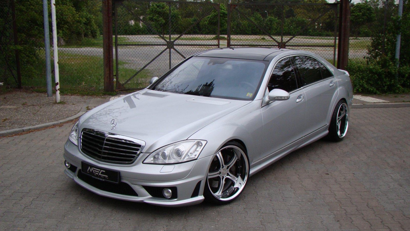 Серый Mercedes-Benz S65 AMG