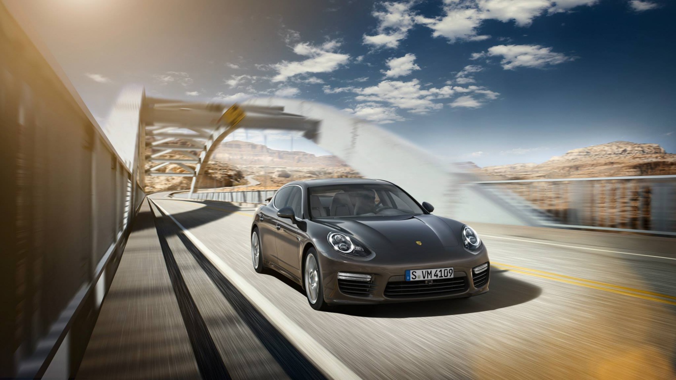 2014 Porsche Panamera Turbo S на мосту