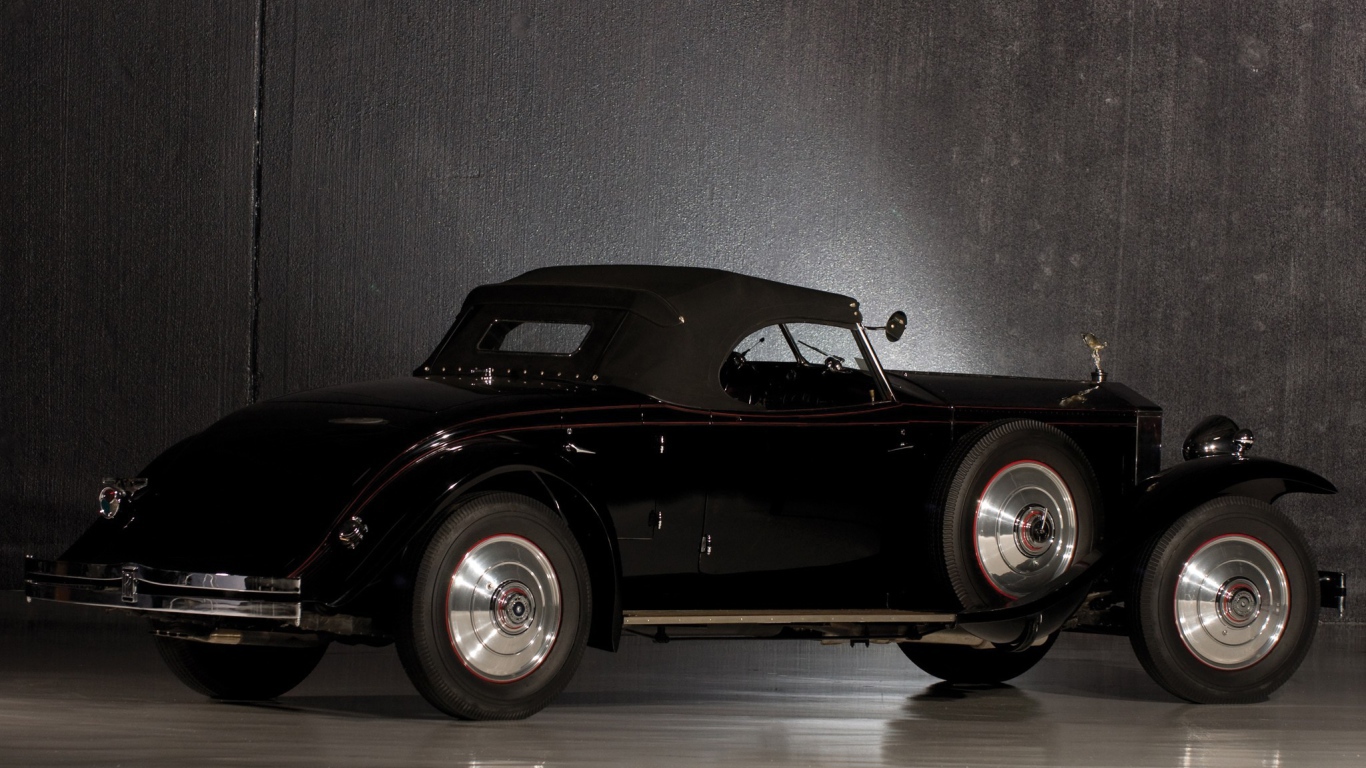 Черный ретро Роллс Ройс