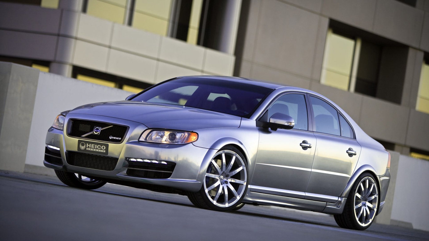 Удивительная Серебряная Volvo S80