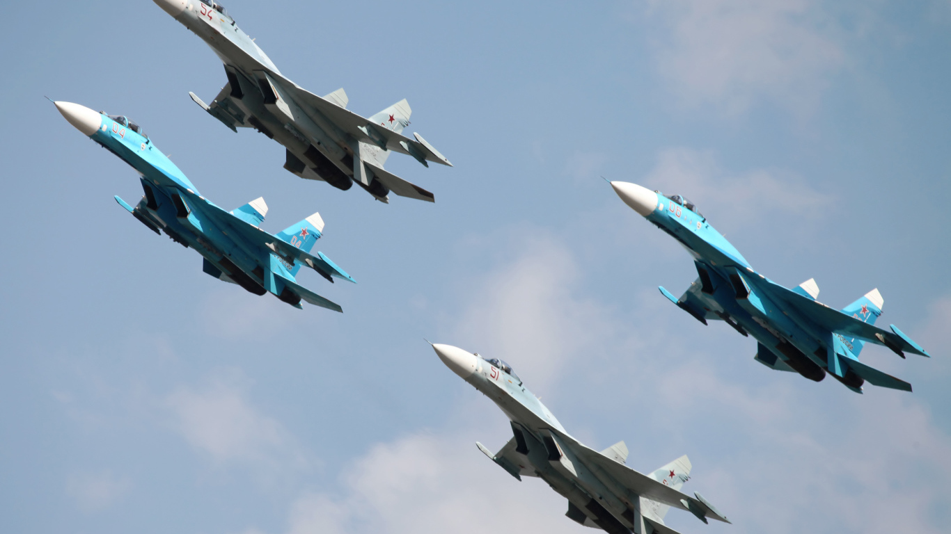 Четверка СУ-27 в небе