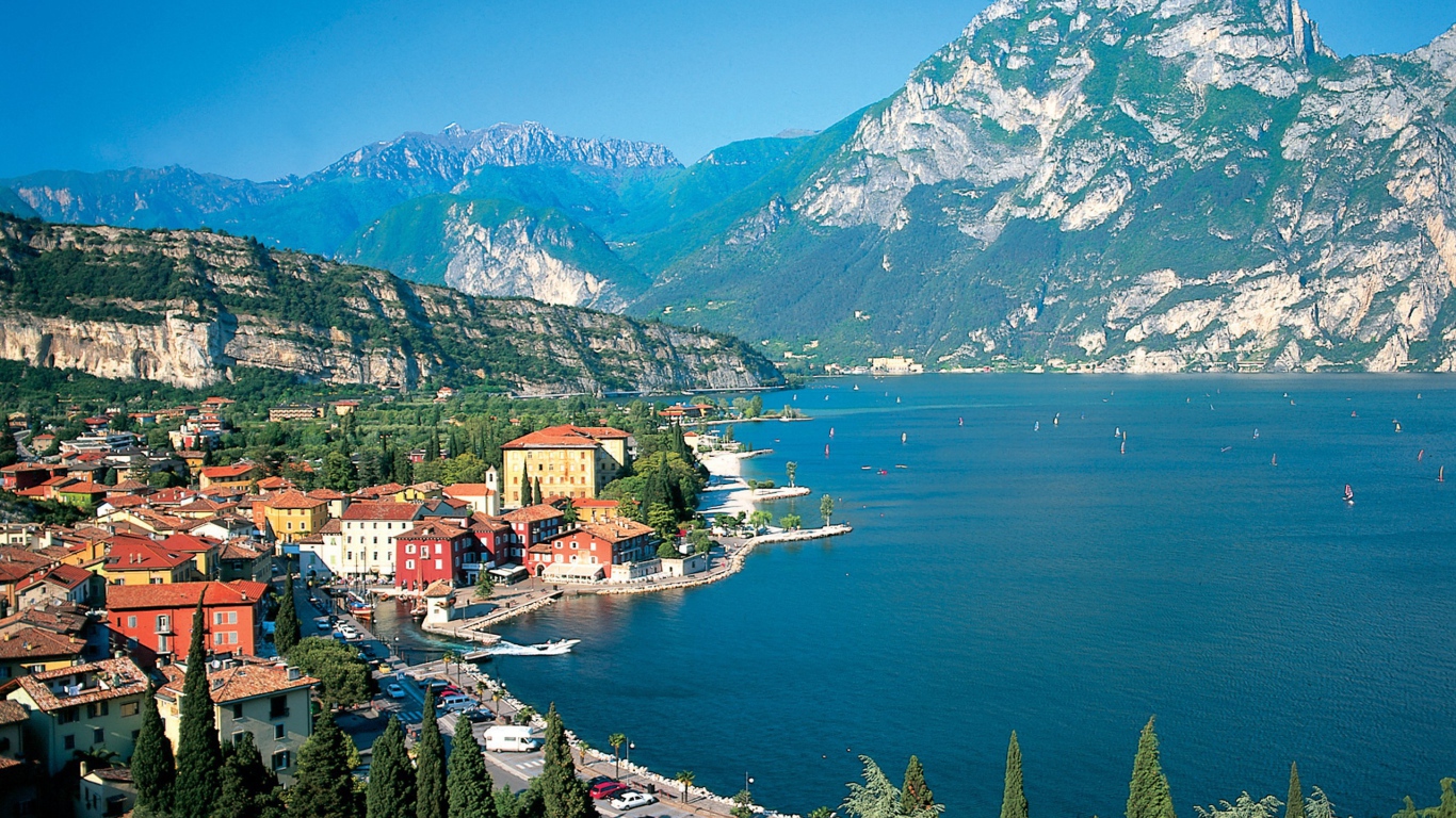 Город на берегу залива